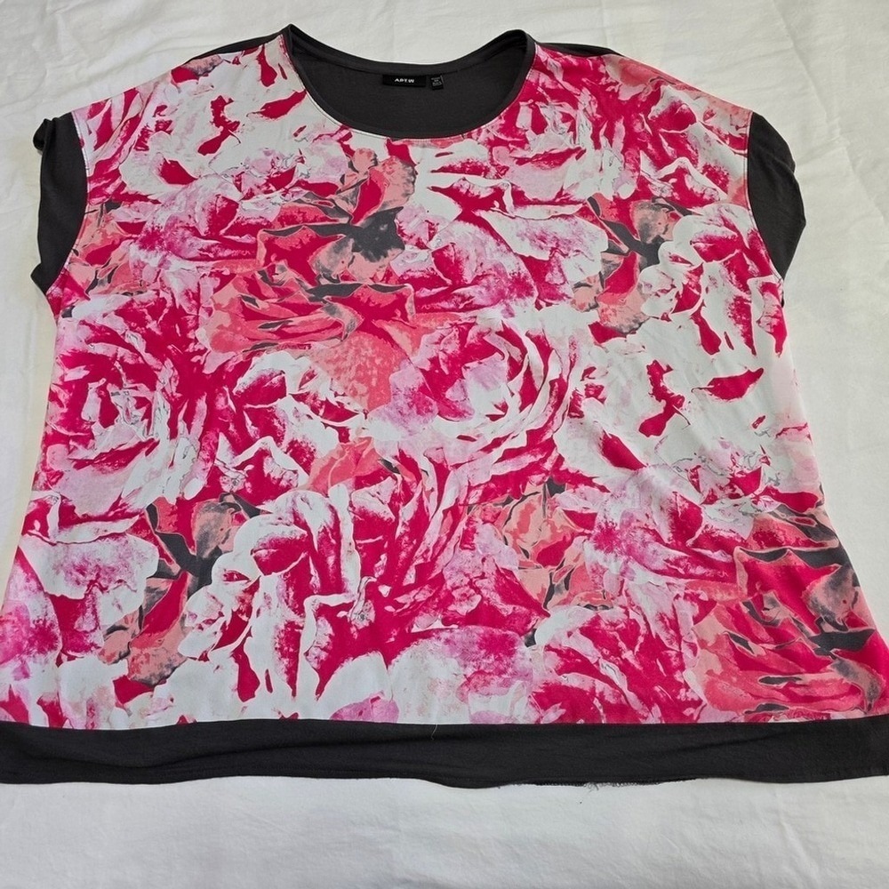 Apt. 9 Pink and Black Floral Short‎ Sleeve Top 2X /0001